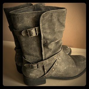 JustFab Gray Distressed Calf High Buckle Boots 10